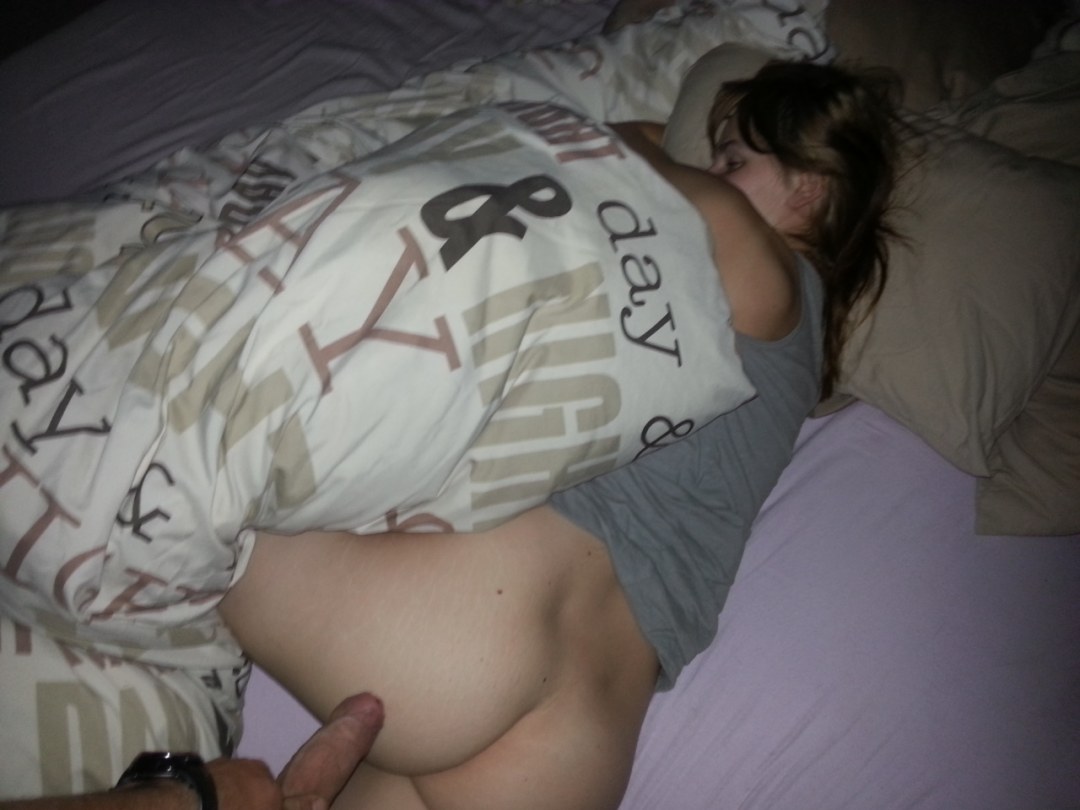 Marido duerme a la esposa folla cerca