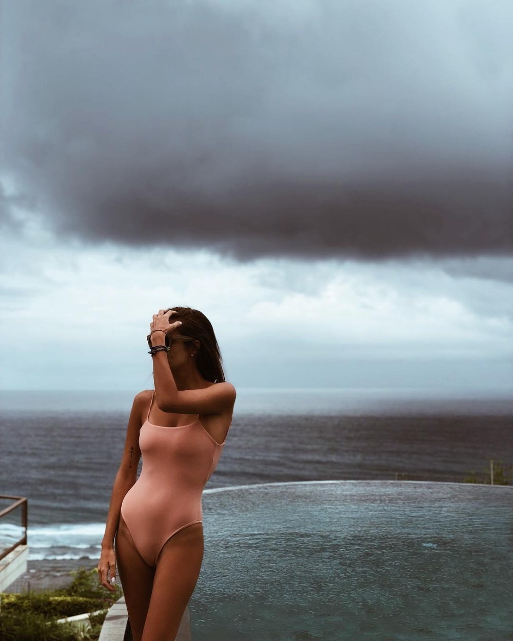 Cantante Katie Topuria desnuda