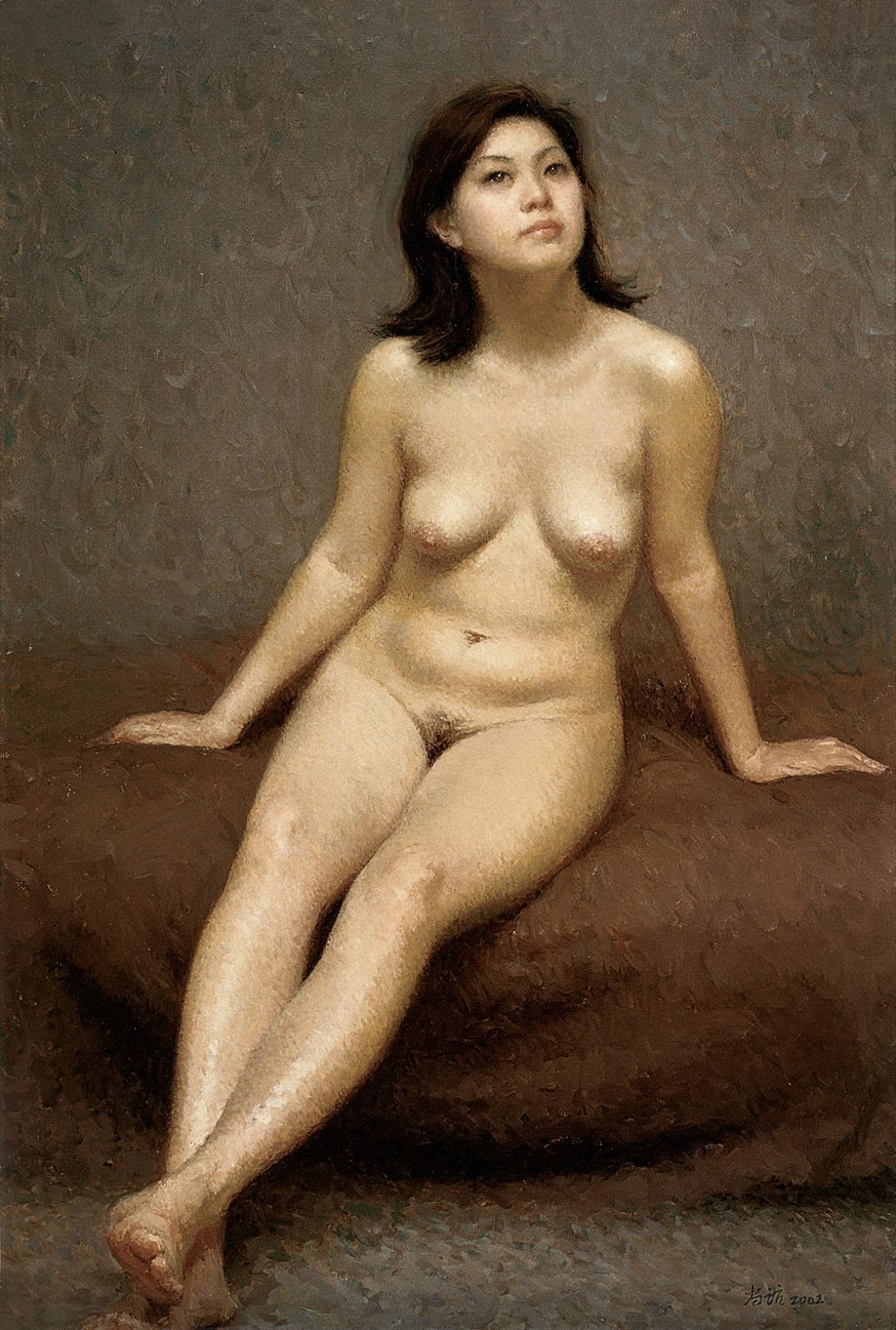 Las mujeres desnudas posan un artista