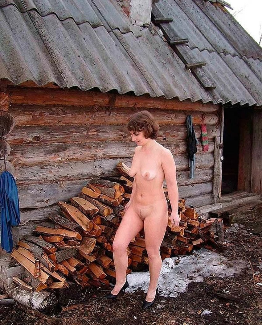 Mujeres de aldea desnuda