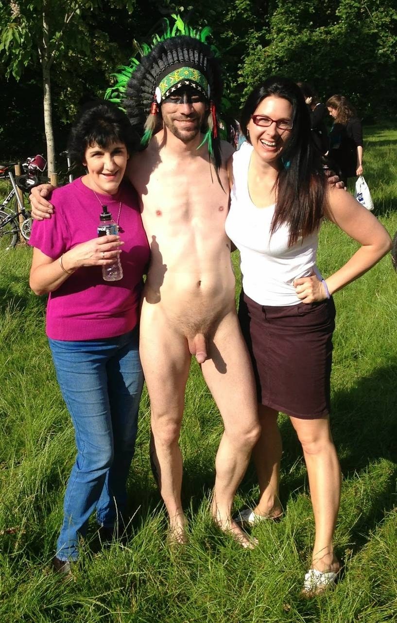 Mujer vestida de hombre desnudo
