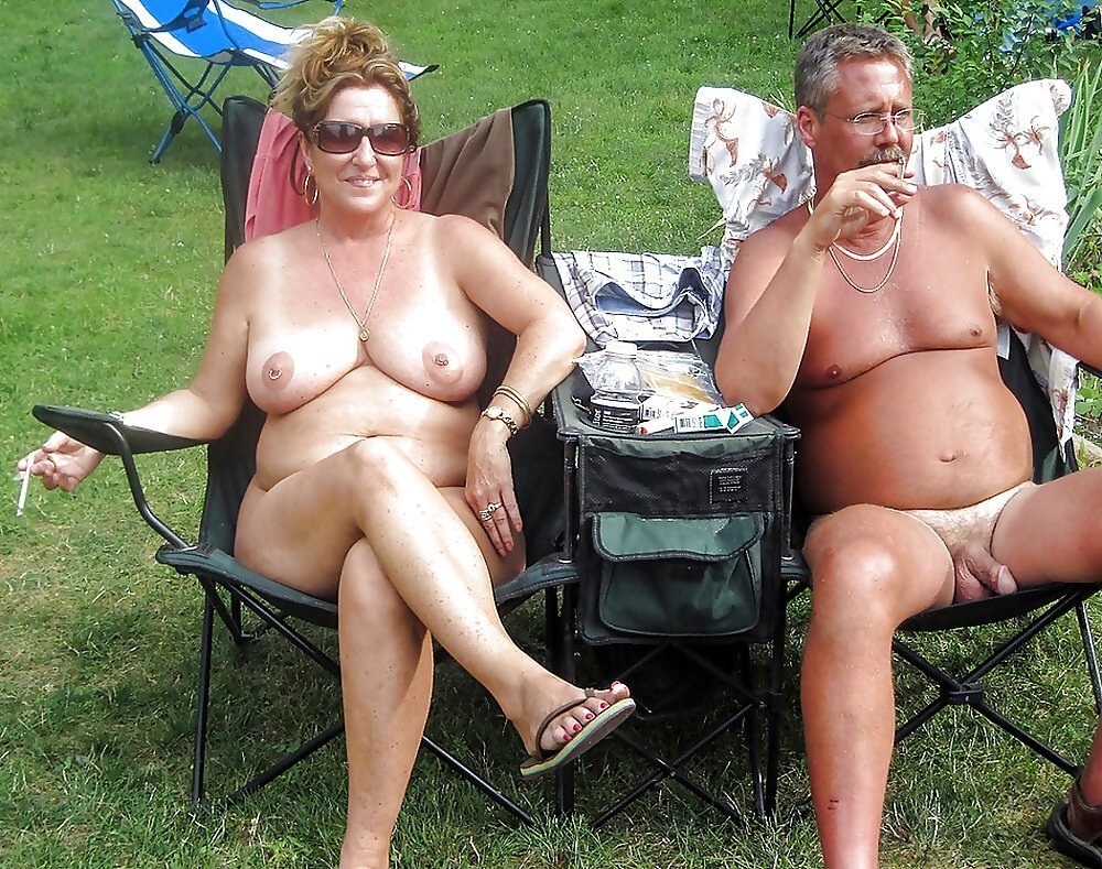 Nudistas de ancianos desnudos