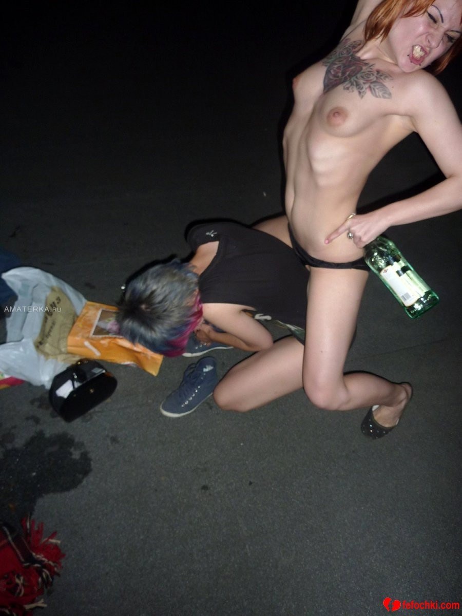 Las chicas borrachas se desnudan