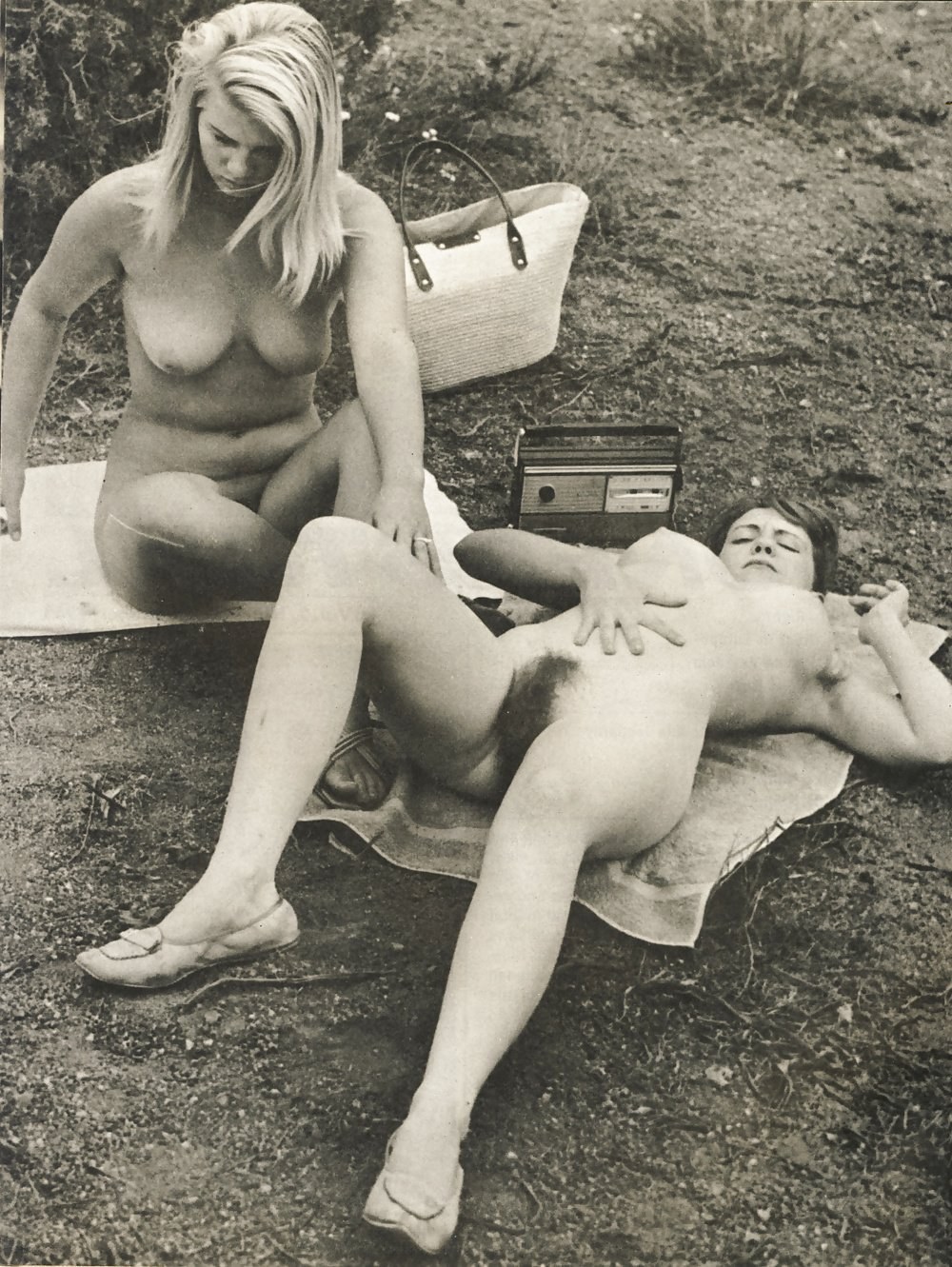 Las ancianas nudistas retro
