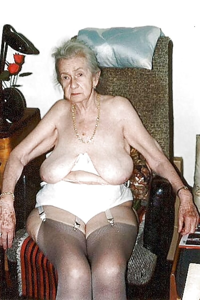 Ancianas ancianas en pantalones cortos