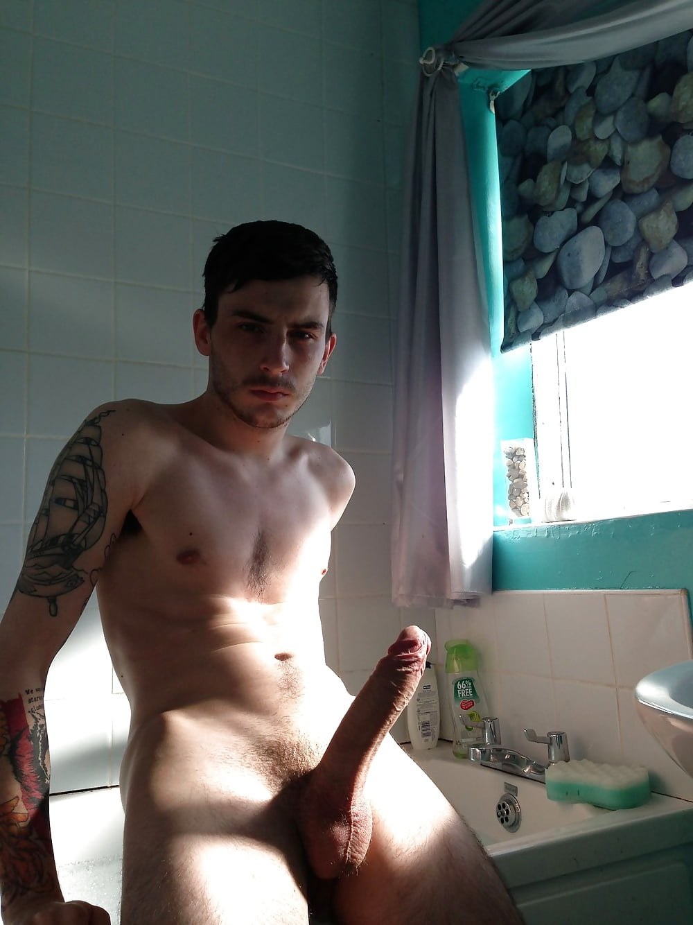 Joven desnudo casero