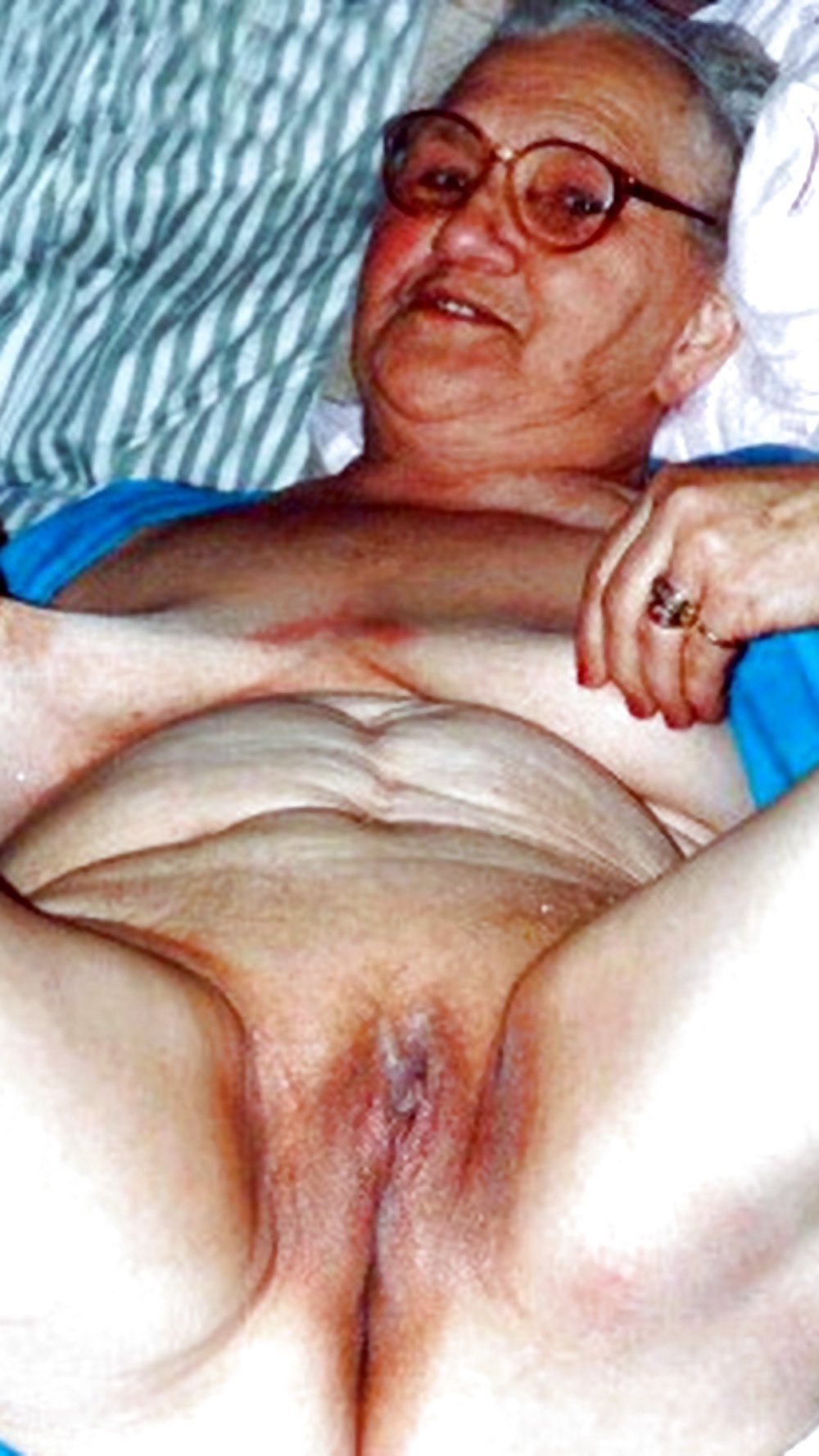 Ancianas muy viejas y desnudas