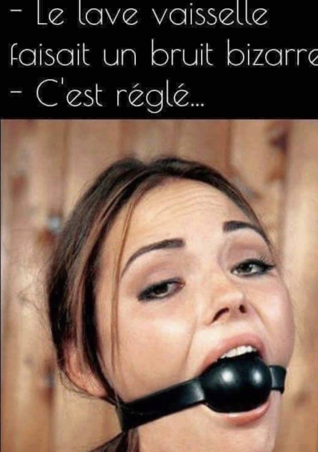 Chica relacionada con bdsm gag