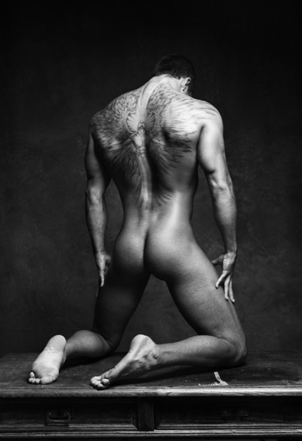Gregory Nalbon está desnudo