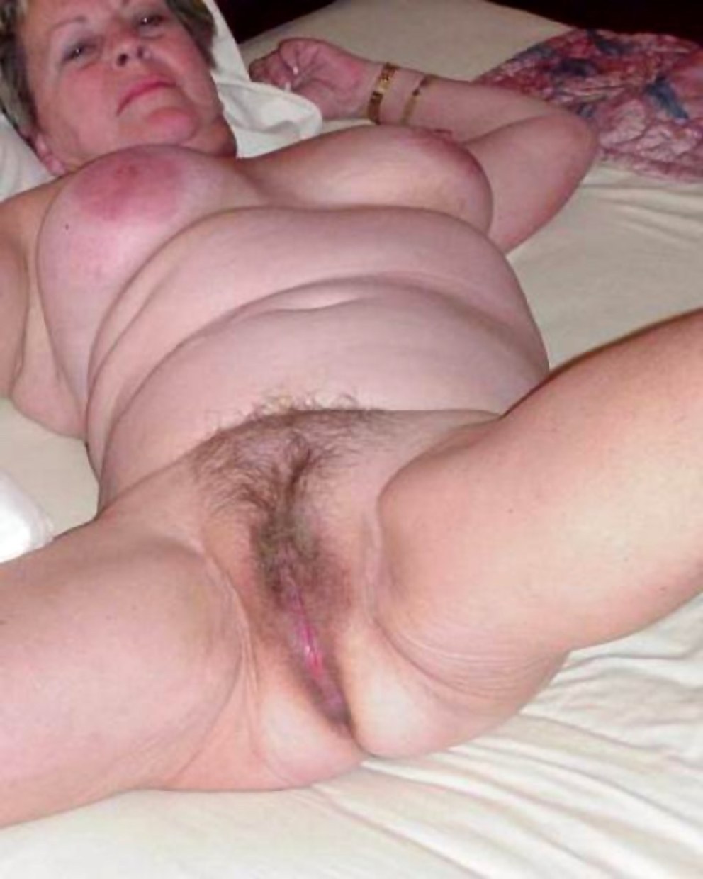Abuelita borracha sin bragas