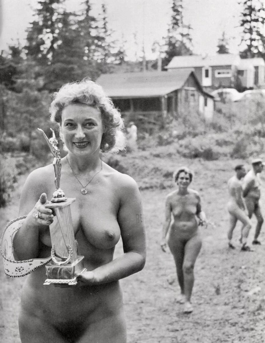 Mujeres soviéticas en la playa desnuda