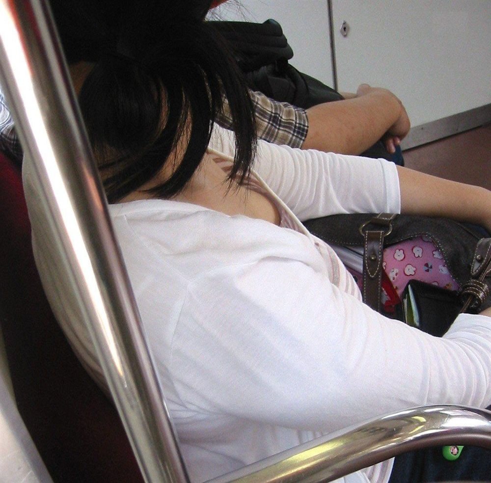 Senos en el transporte público