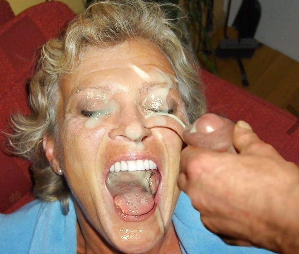 Cum en los rostros de las abuelas