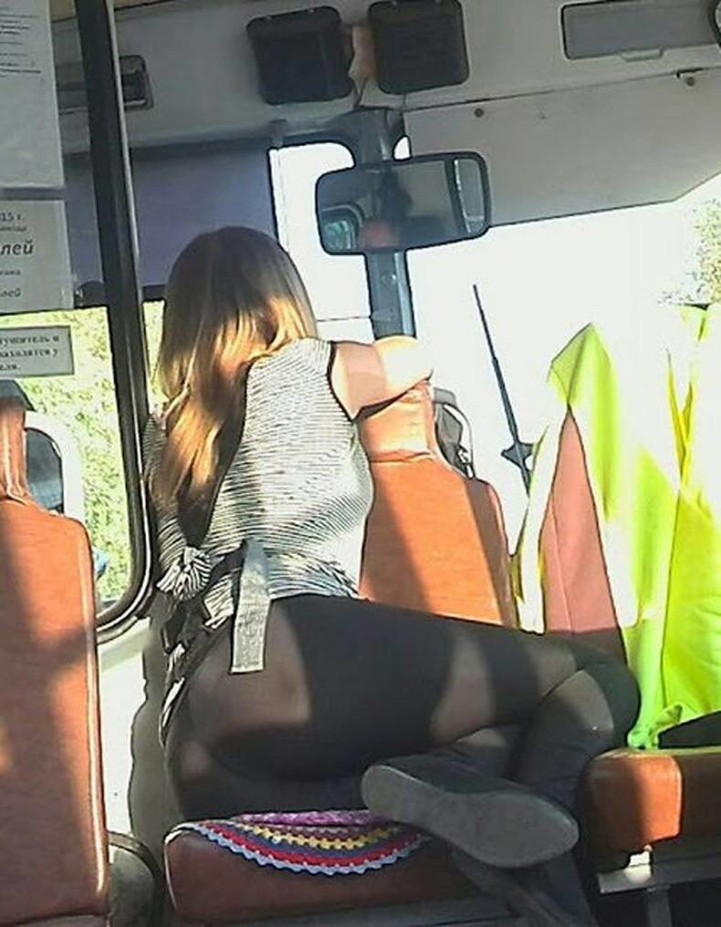 Bajo una falda en transporte público