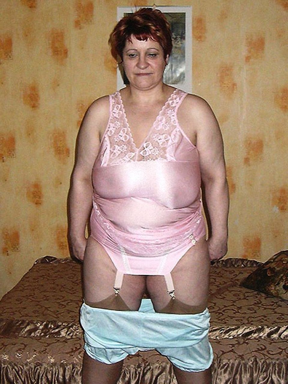 Ancianas desnudas en pantalones