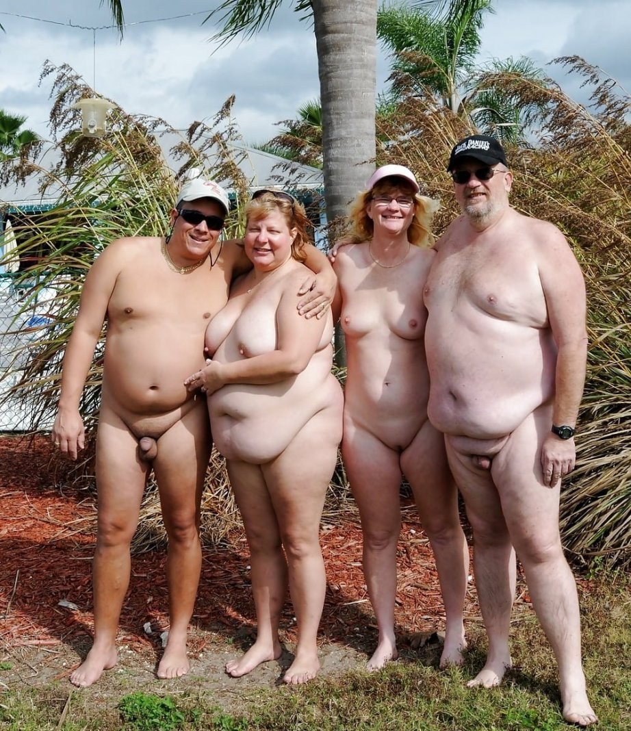 Nudistas gruesos desnudos