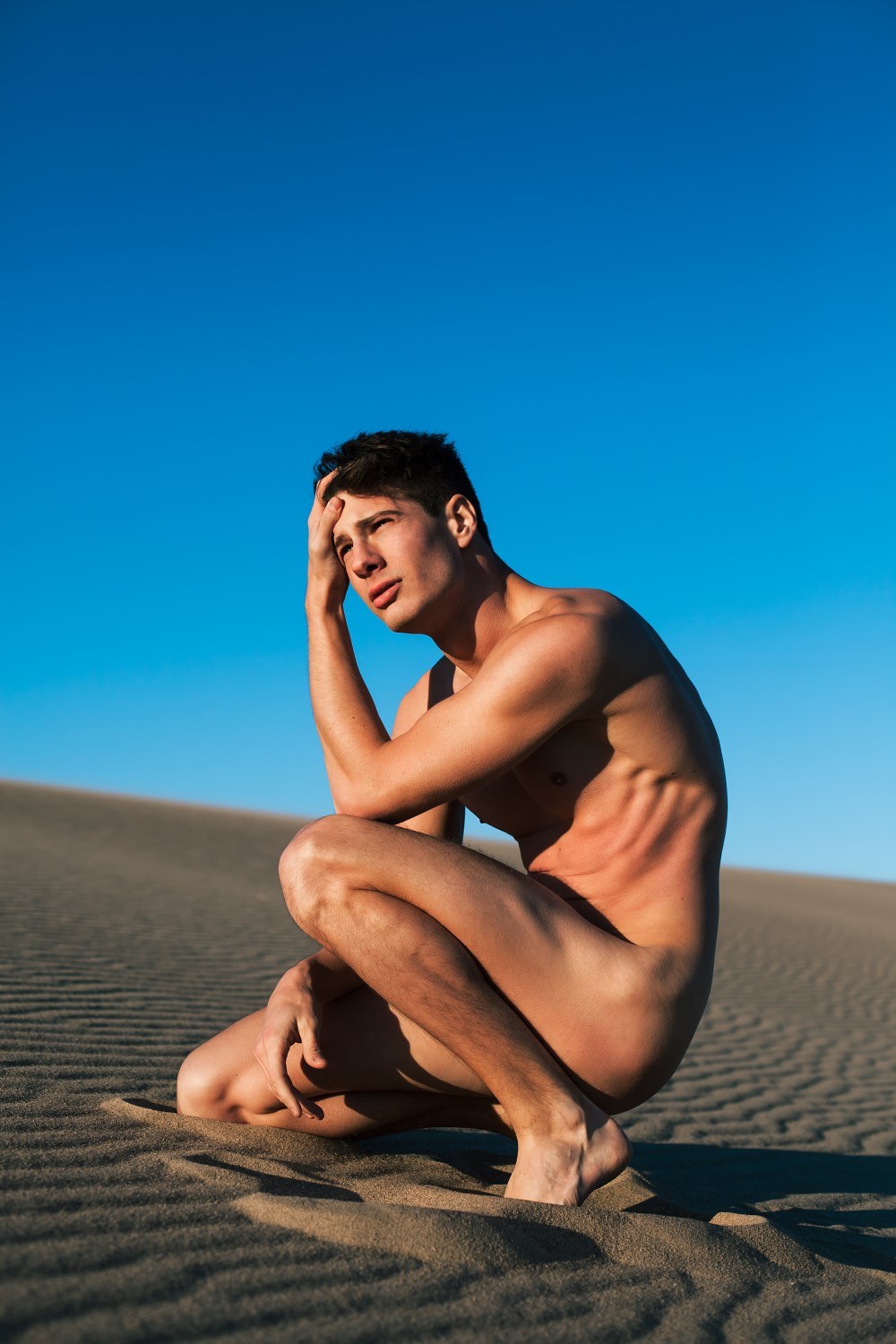 Hombre desnudo
