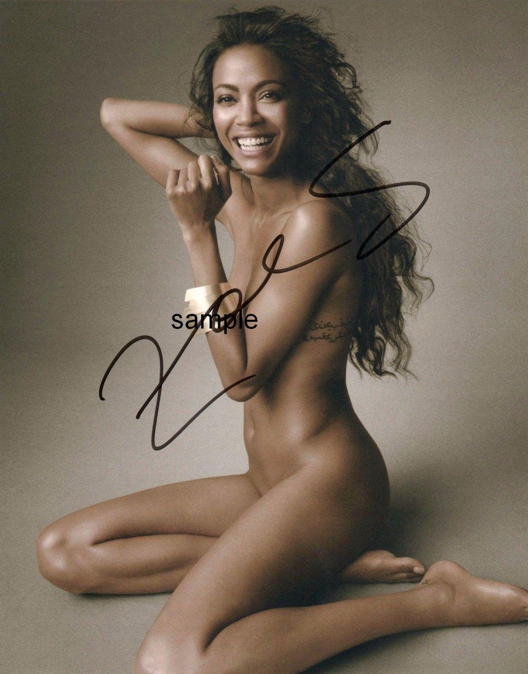 Zoe saldana desnuda sus pechos en vacaciones