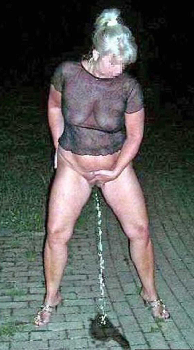 Burla de ancianas desnudas