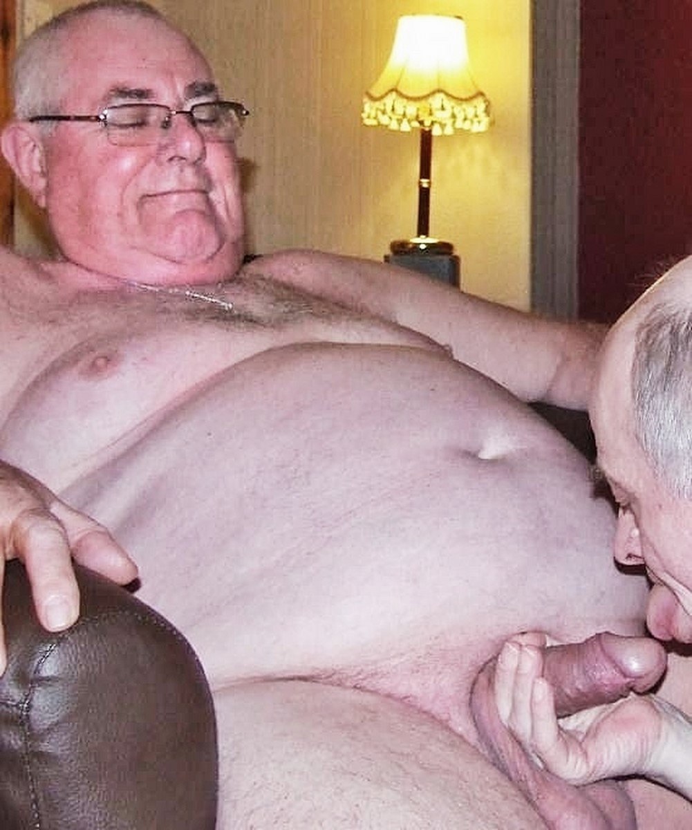 Abuelos desnudos y goros