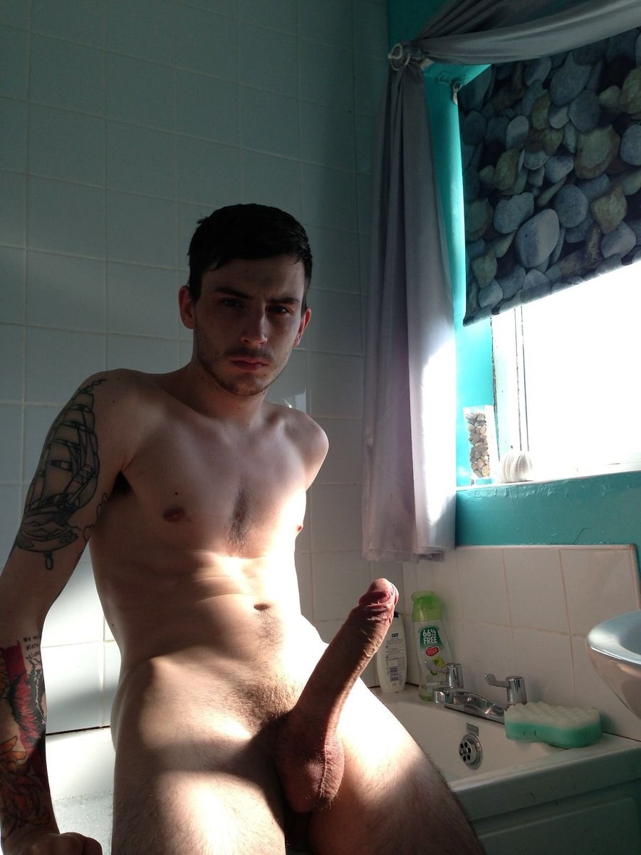 Joven desnudo casero