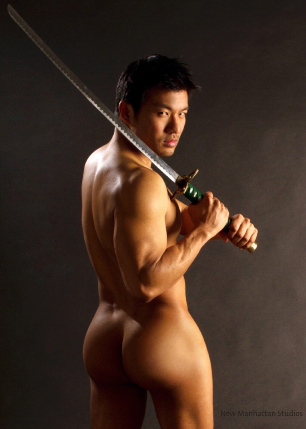 Hombres asiáticos desnudos