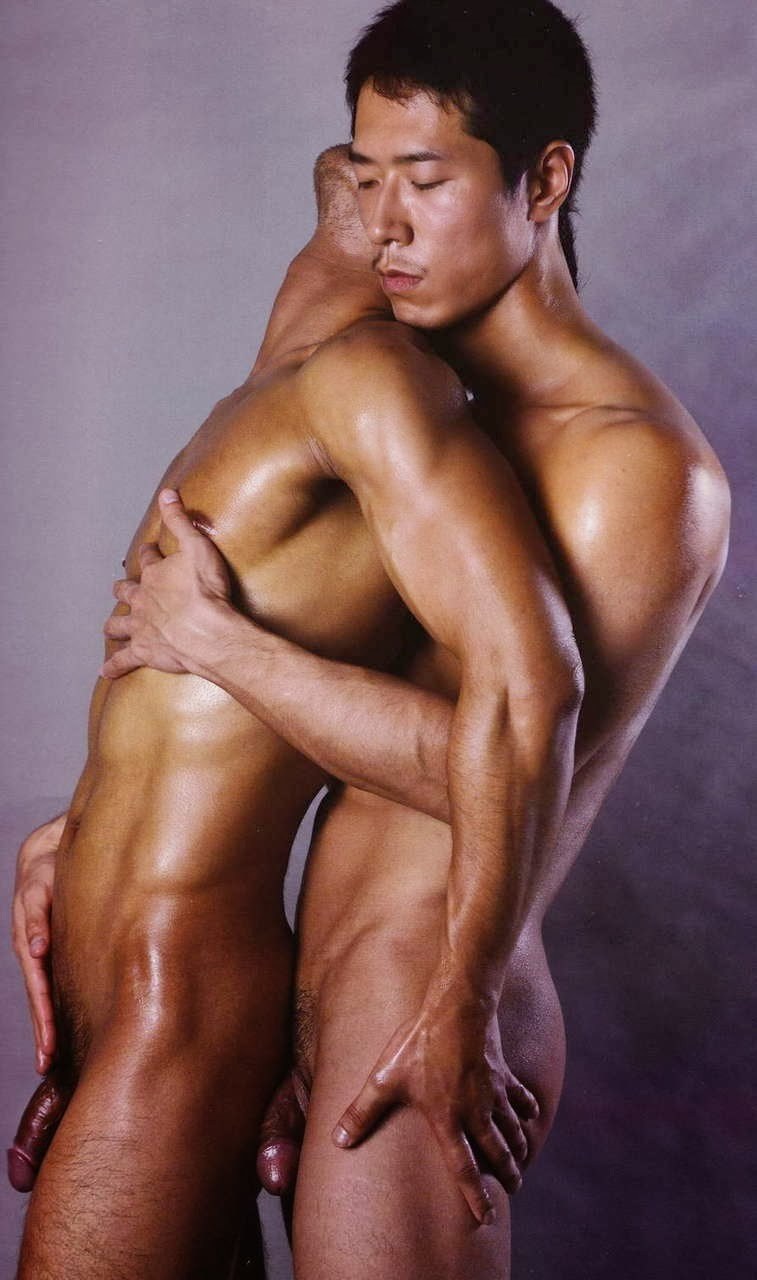 Hombres asiáticos desnudos
