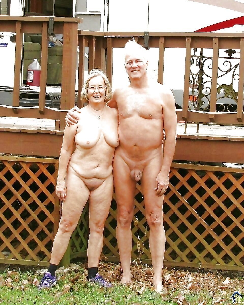 Parejas de ancianos desnudos