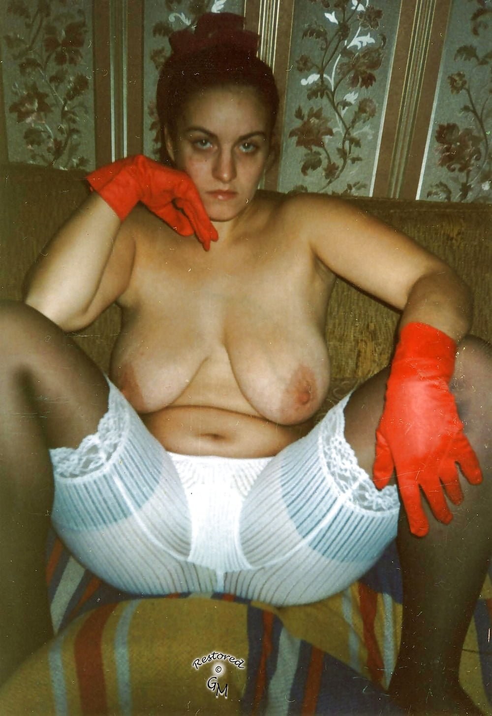 Mujeres desnudas maduras en pantalones