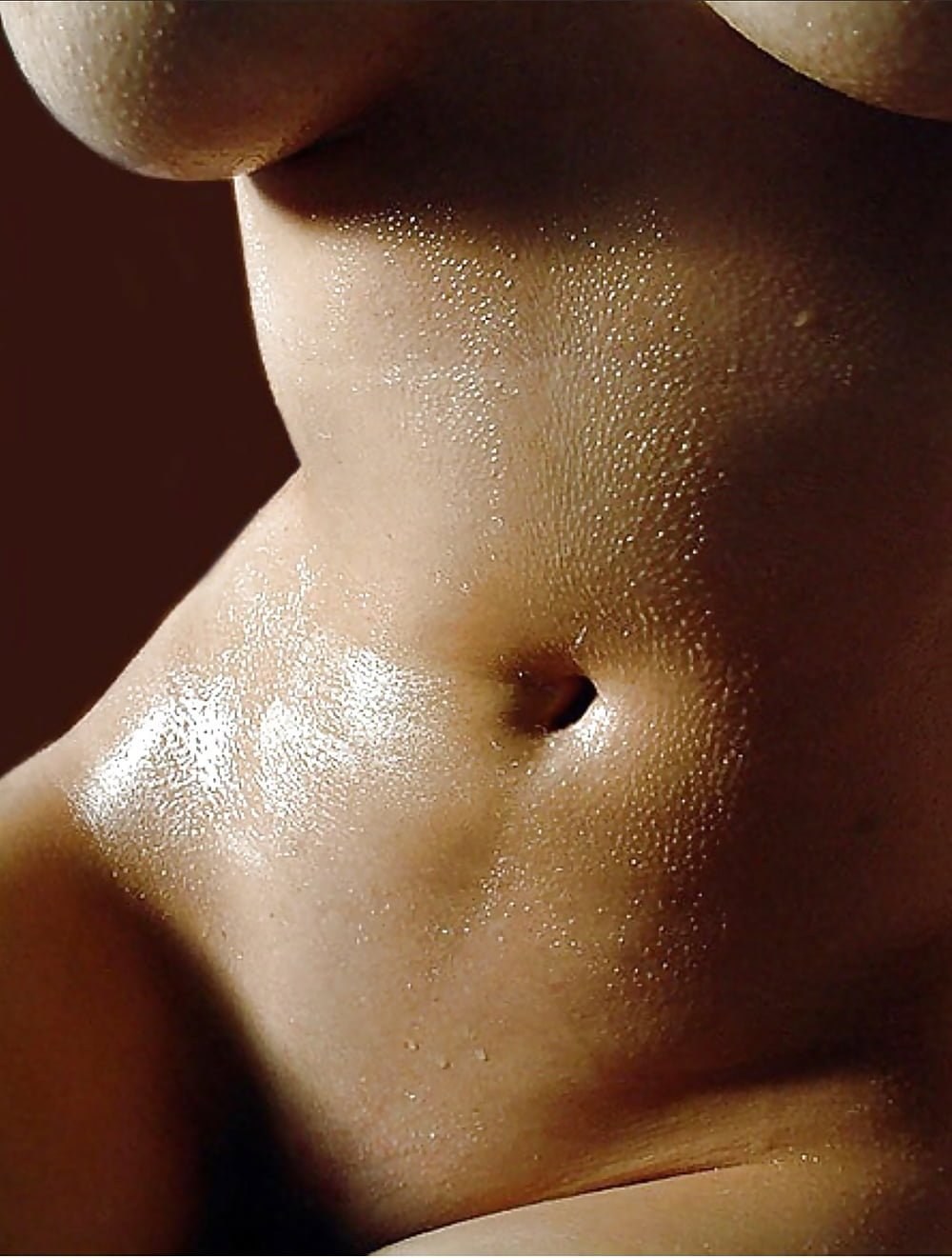 Hermosas barrigas femeninas desnudas