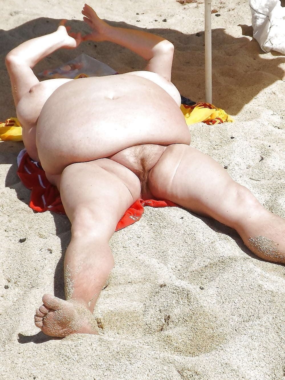 Ancianas gordas desnudas en la playa