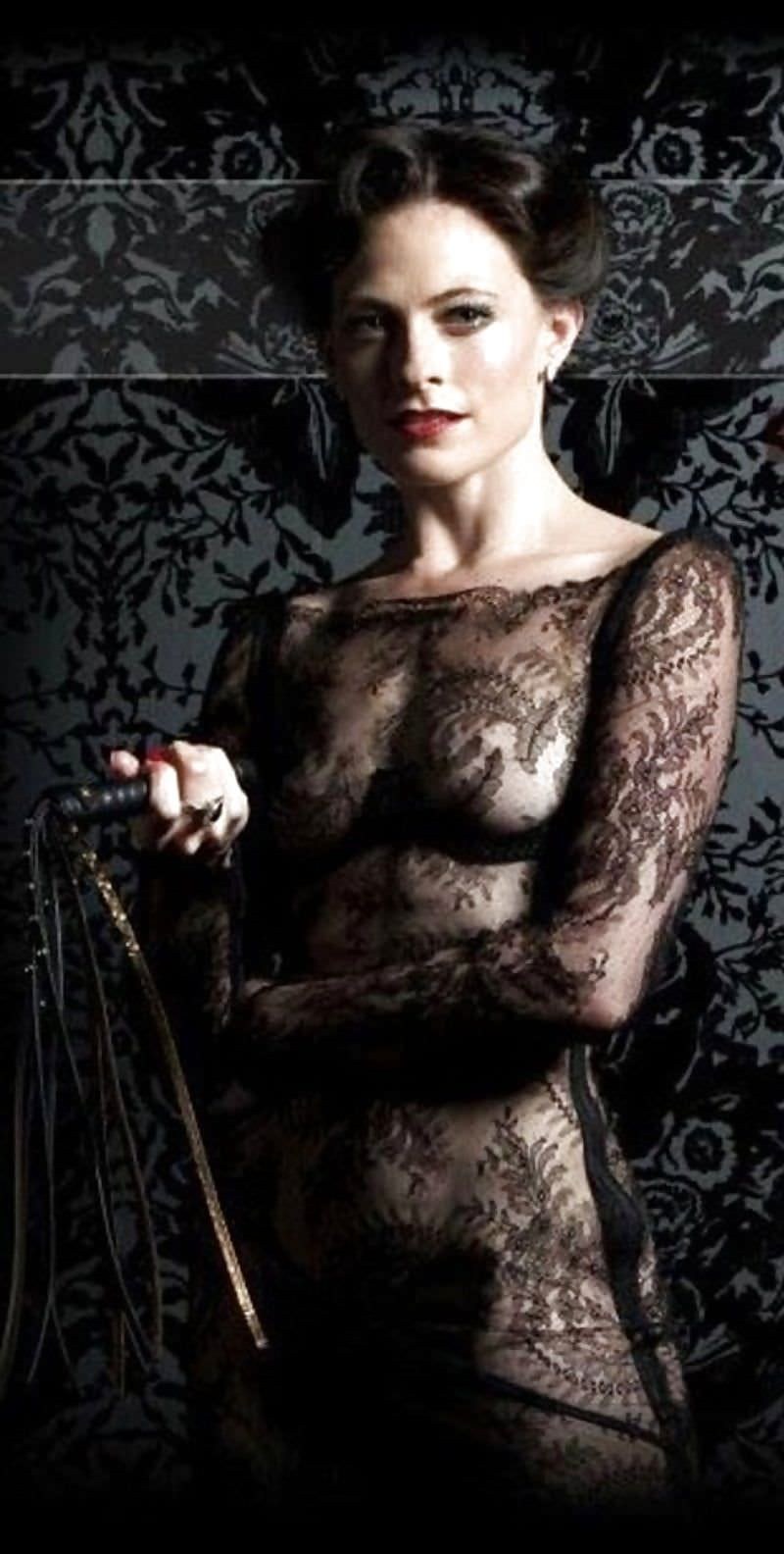 Lara Pulver está caliente