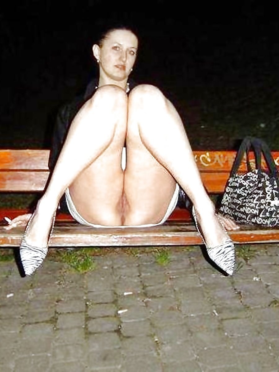 Extraños desnudos sin bragas