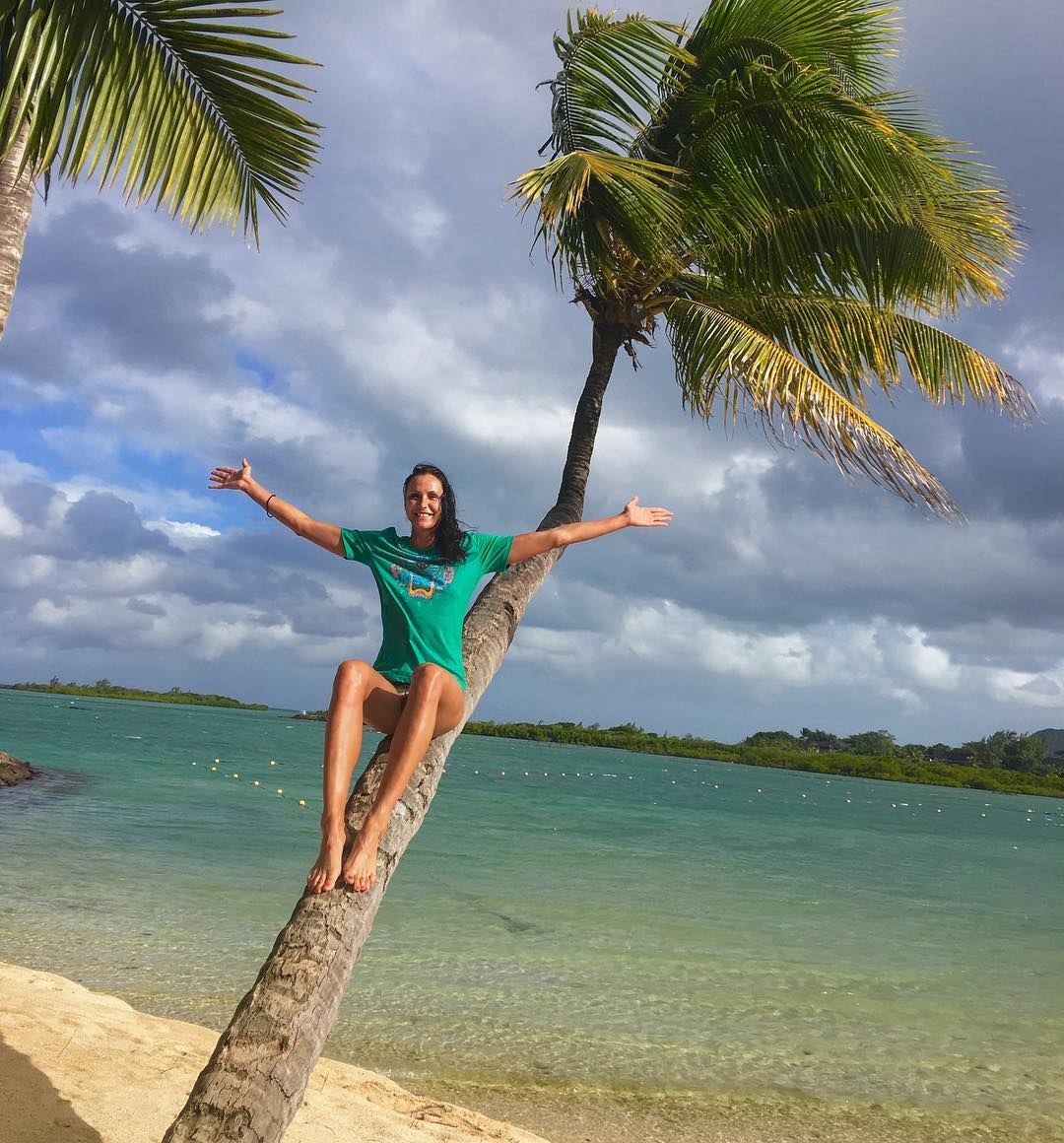 Natalia olegovna goncharova en traje de baño