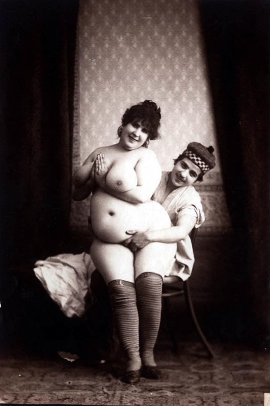 Mujeres desnudas en las verrugas de retro
