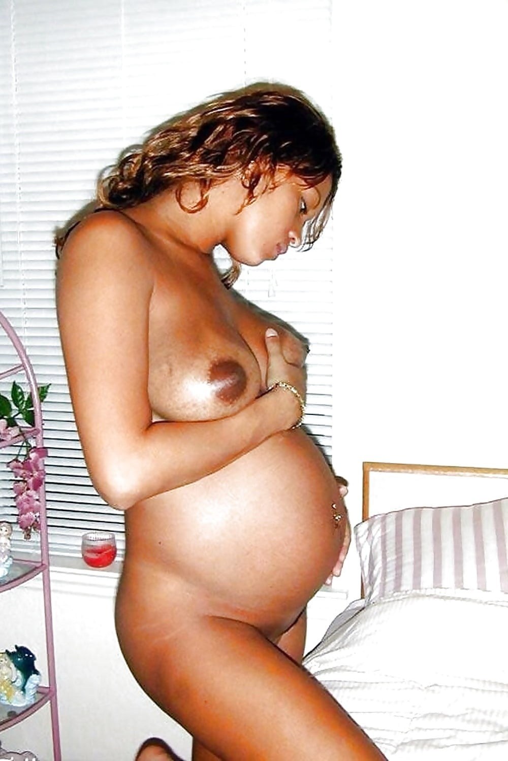 Mujeres negras embarazadas desnudas