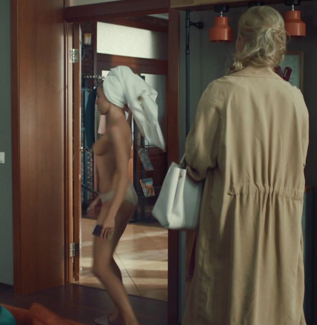 Actriz Arina Postnikova desnuda