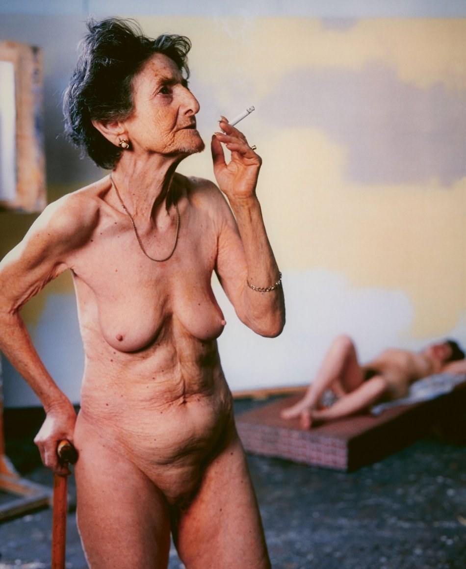 Modelo anciano desnudo