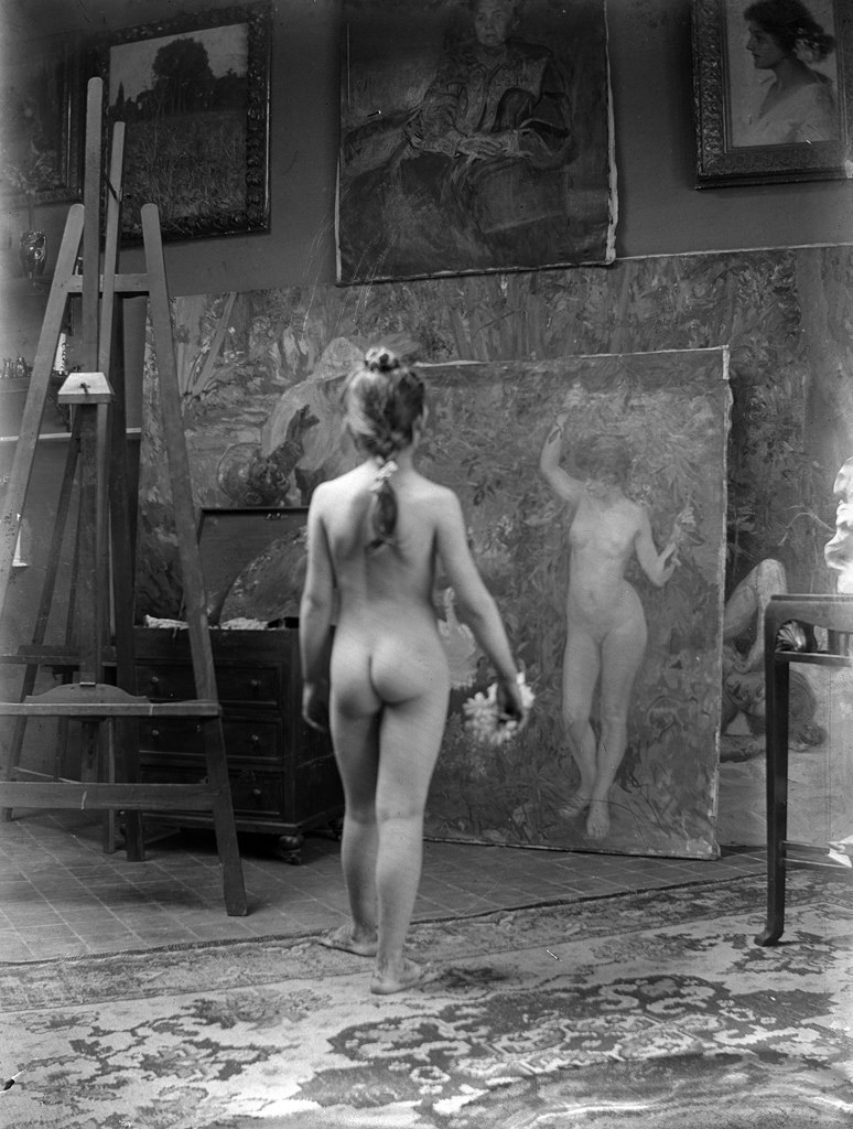 Pequeño modelo desnudo