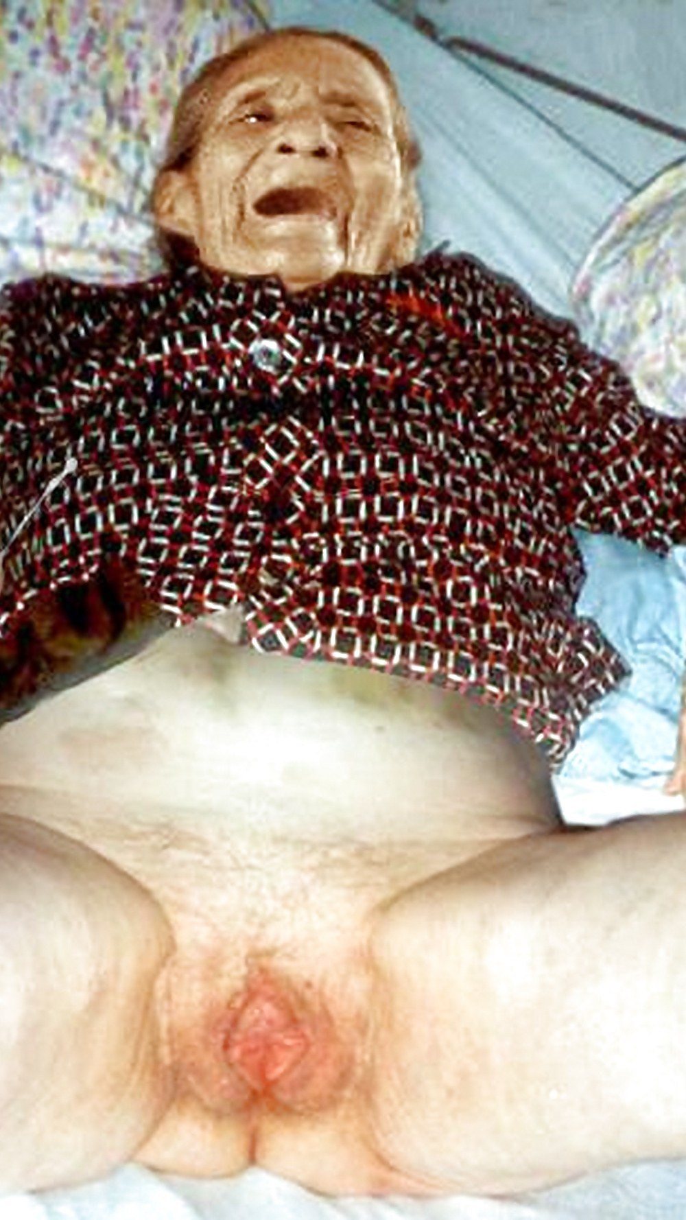 Ancianas muy viejas y desnudas