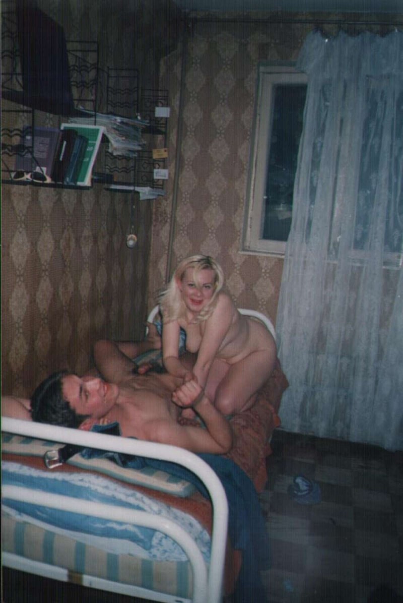 Mujeres desnudas en un albergue
