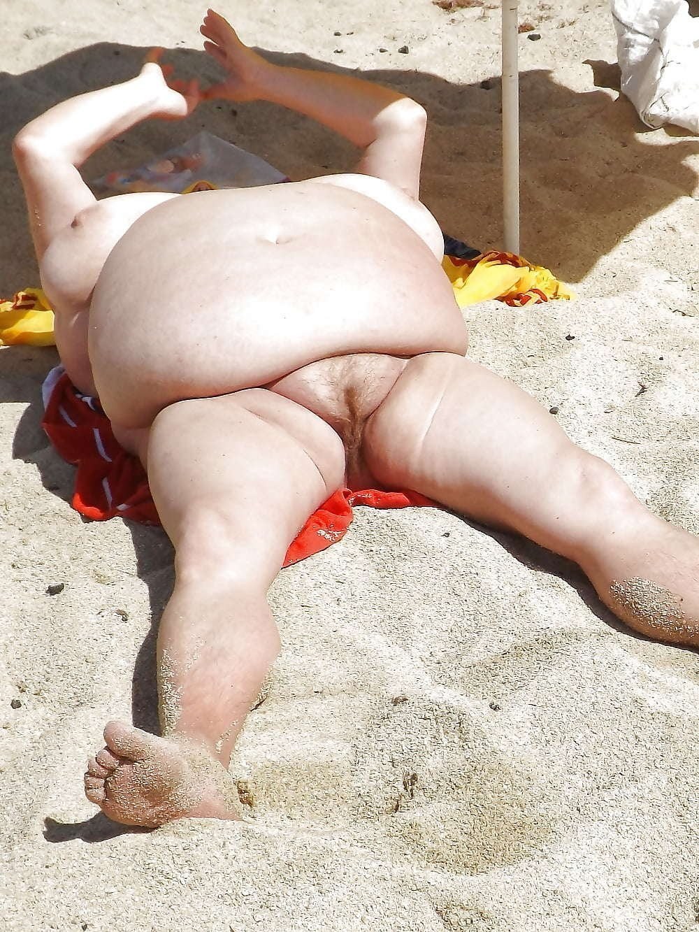 Ancianas gordas desnudas en la playa