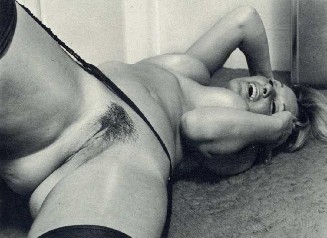 Hermosa mujer pubis retro