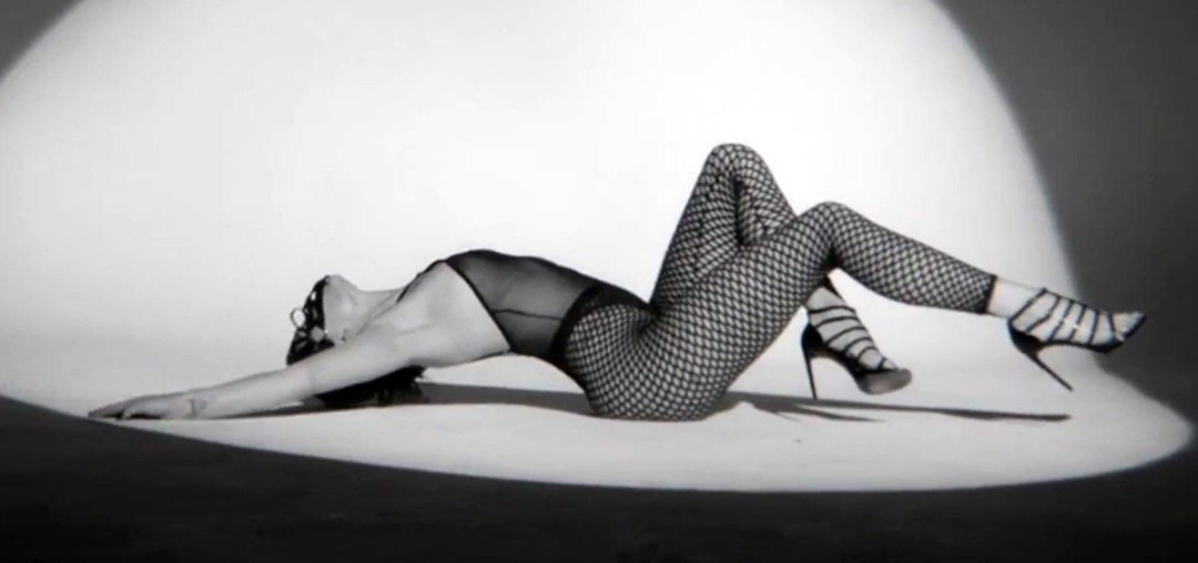 Jesse Jay Singer desnudo