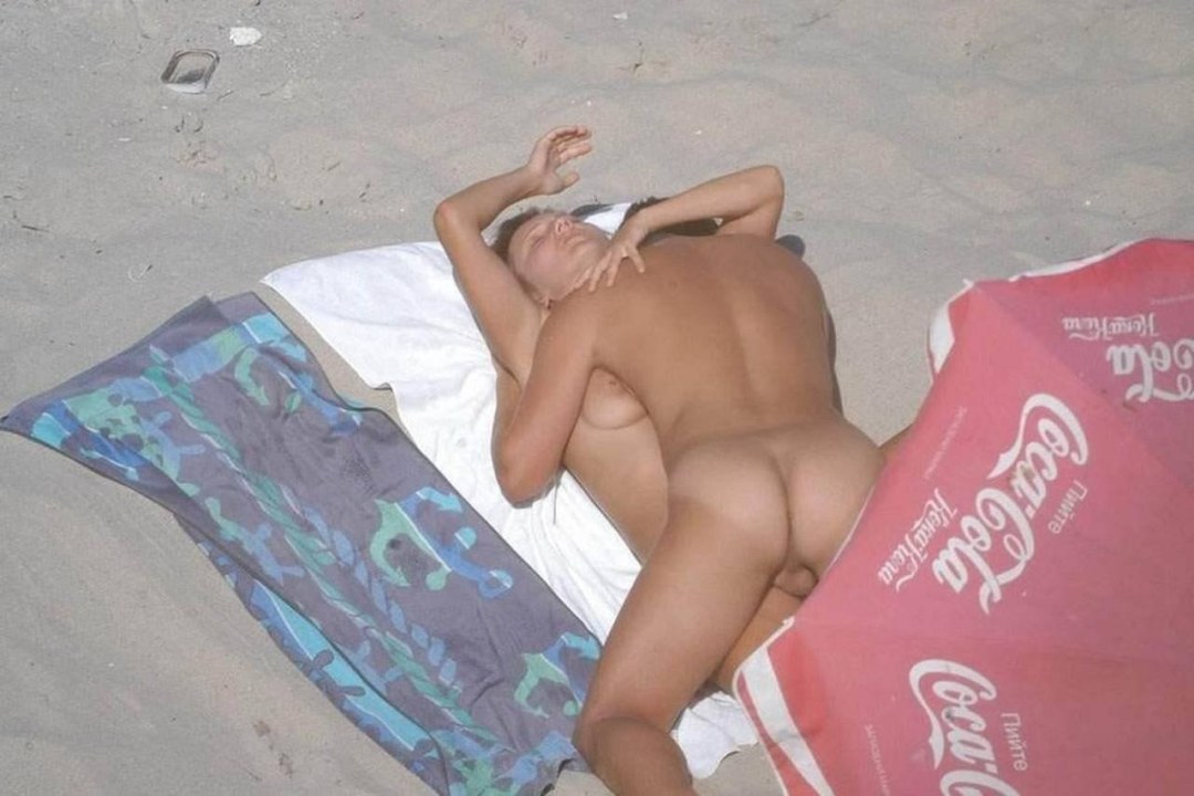 Chicas tomadas el sol