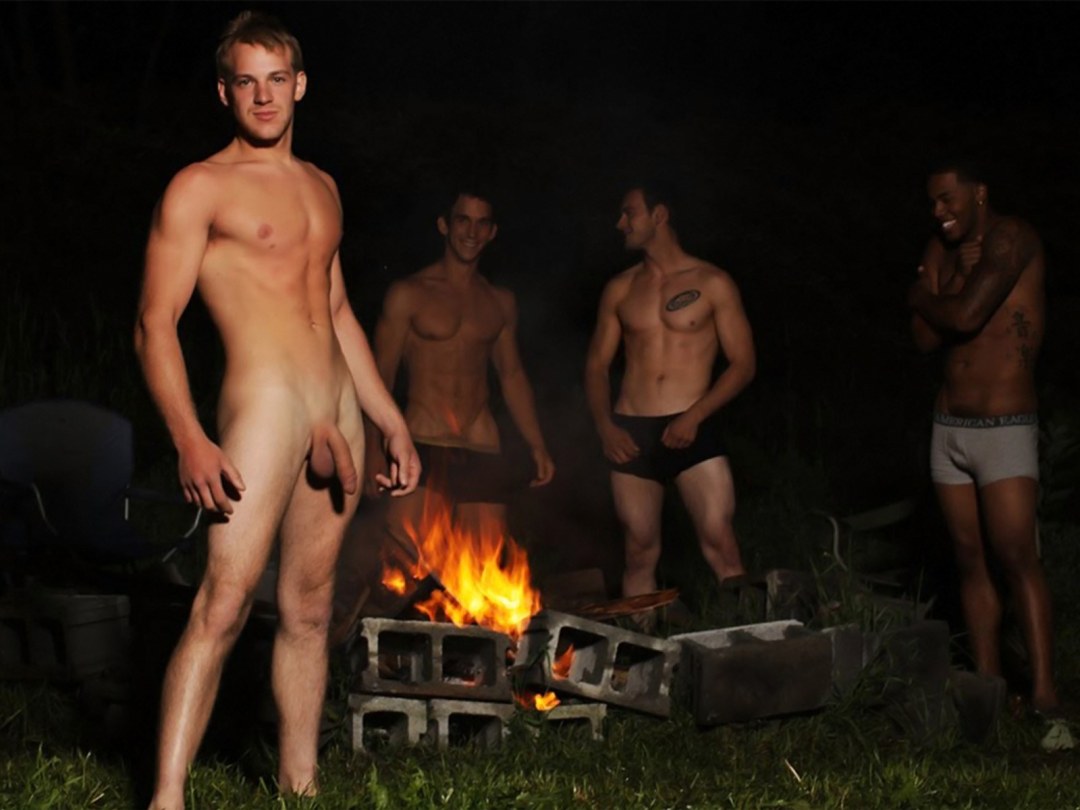 Chicos desnudos rusos en la naturaleza