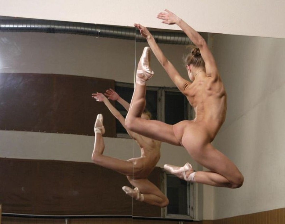 Hombres baile ballet desnudo