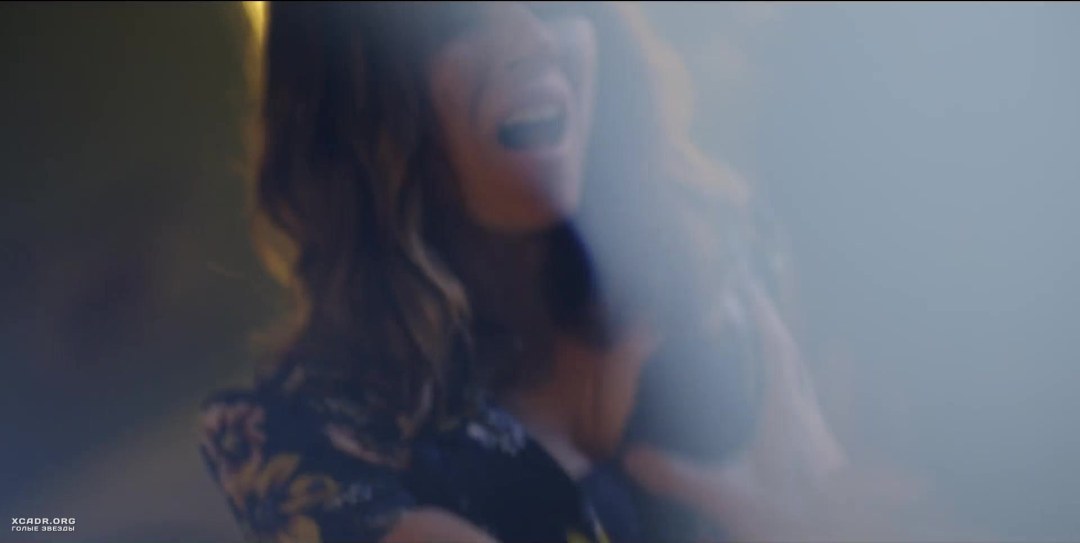 Linda Cardellini Escenas de cama