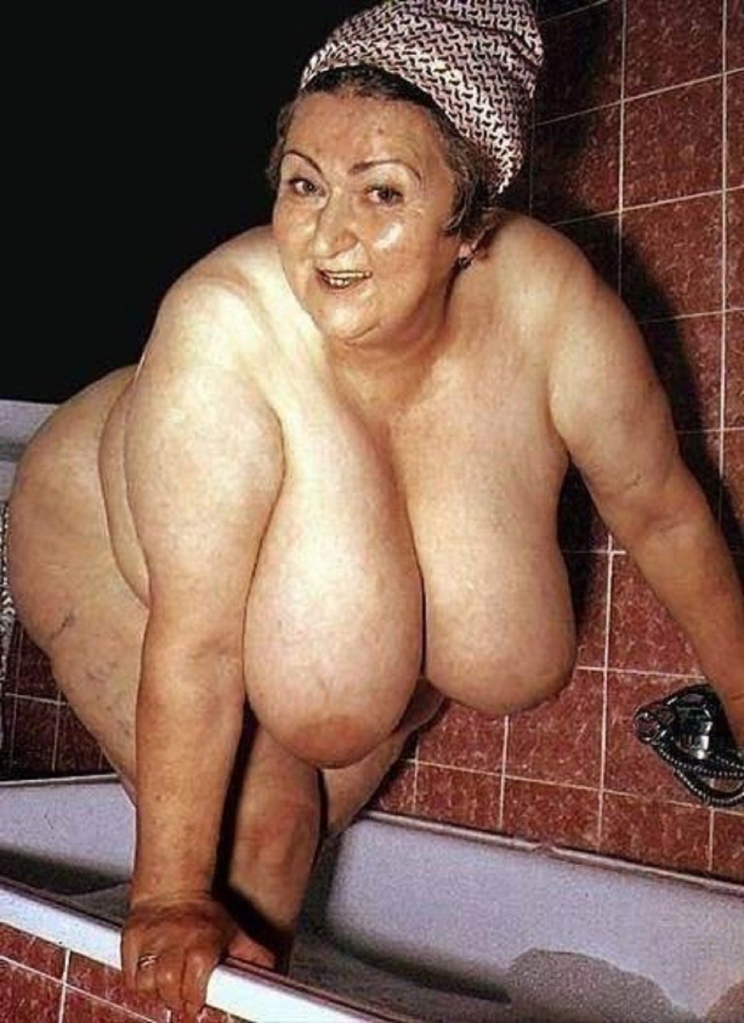 Abuelas con enormes tetas
