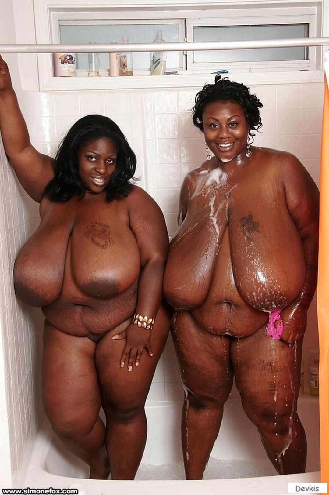 Mujer negra gorda desnuda